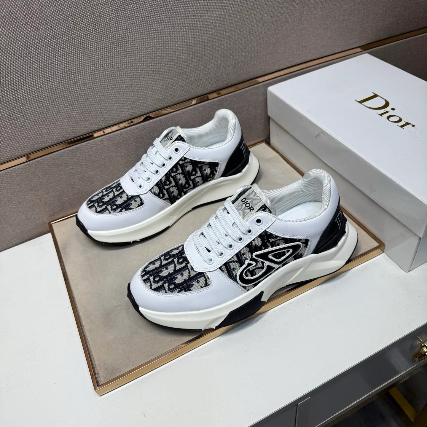 ⬛️Men's shoes💰p442 [Dior~] Men's casual shoes 2025z cabinet sales simultaneously 🔶Size: 38-44#️⃣ 🔷2 colors🔜The upper is made of multi-material splicing➕Mesh lining, comfortable and breathable, sole: original comfortable and wear-resistant outsole, ⚠️real thing📱photographed🎬real thing is better📢📢📢